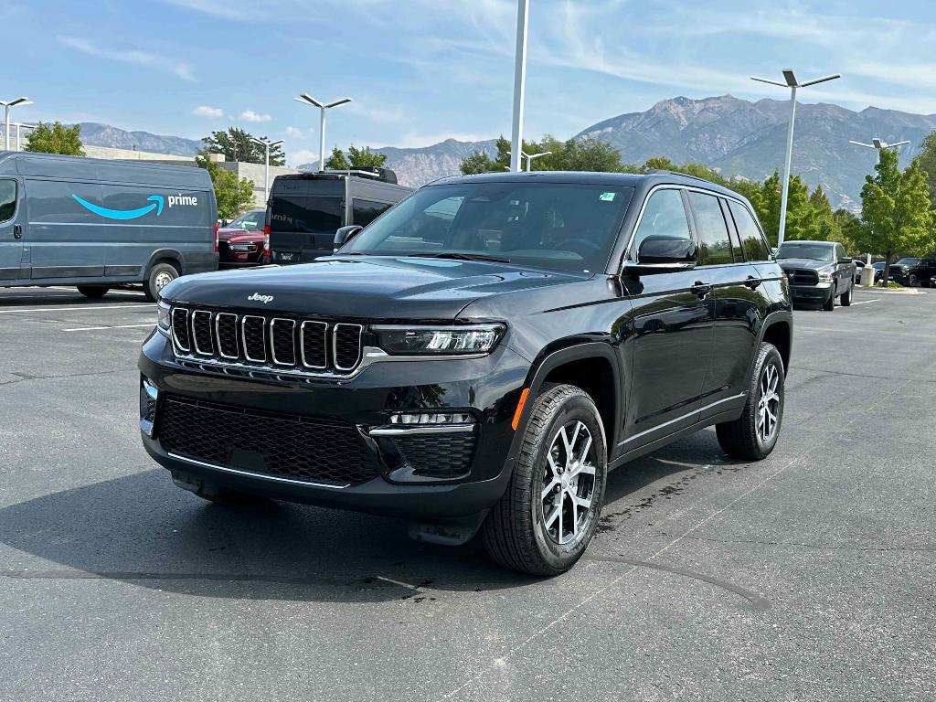 new 2025 Jeep Grand Cherokee car, priced at $43,897