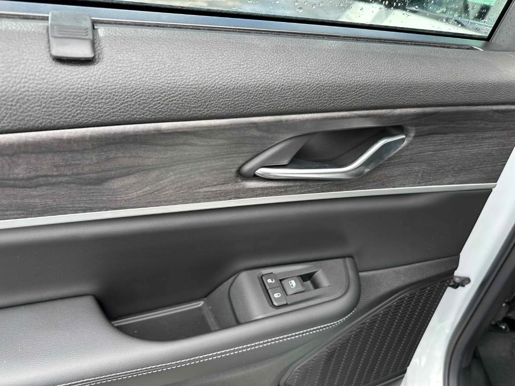 new 2025 Jeep Grand Cherokee L car, priced at $50,357