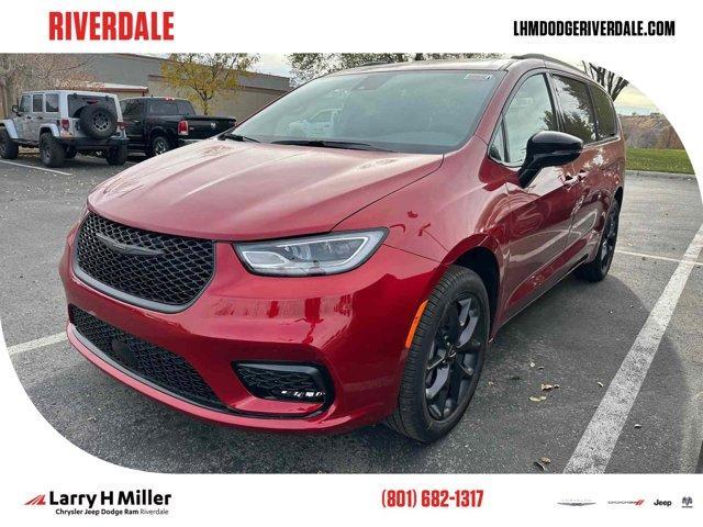 new 2025 Chrysler Pacifica car, priced at $55,580