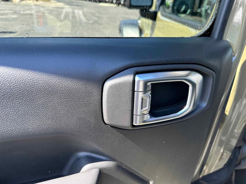 new 2025 Jeep Wrangler car, priced at $52,352