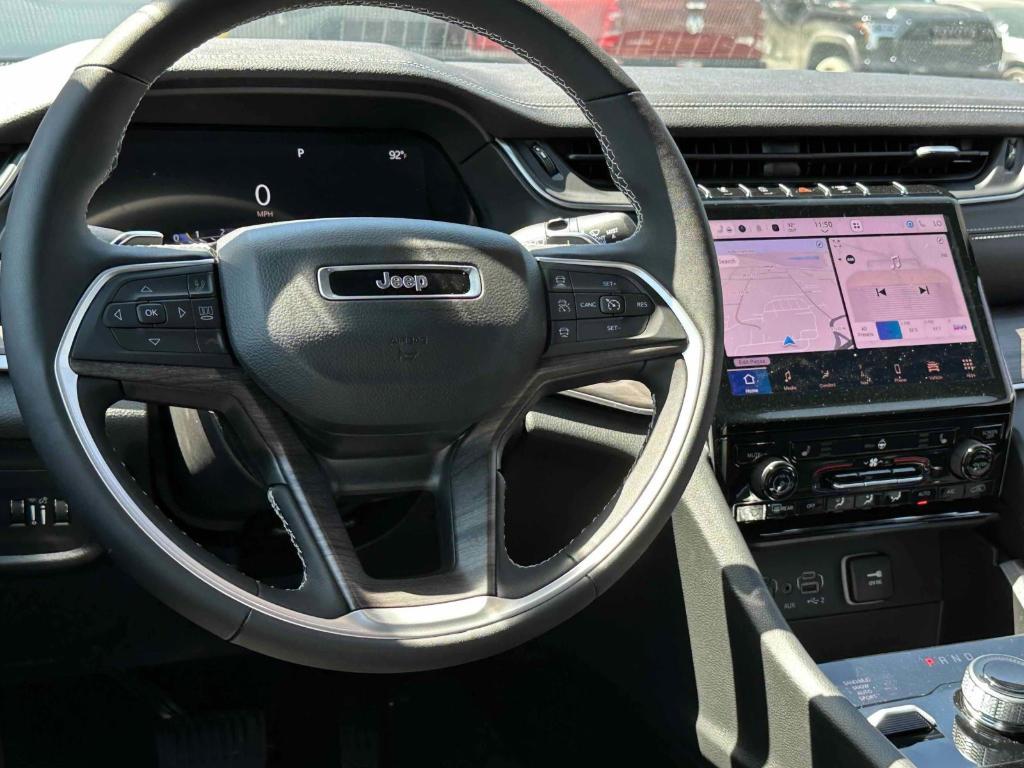 new 2025 Jeep Grand Cherokee car, priced at $45,397