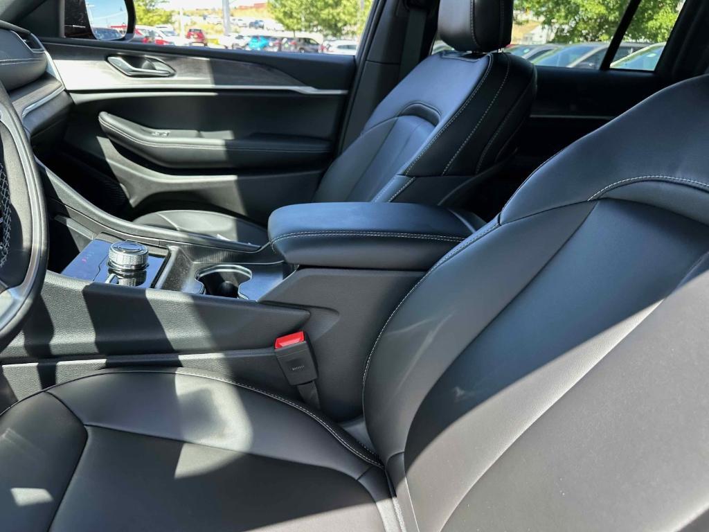 new 2025 Jeep Grand Cherokee car, priced at $45,397