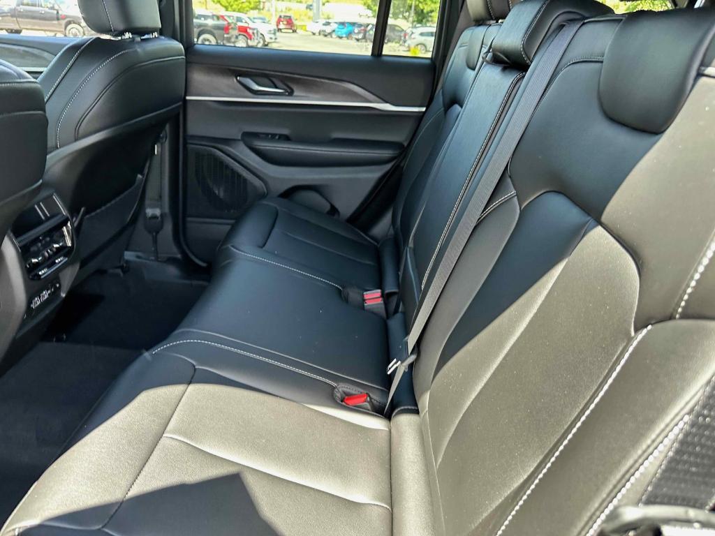 new 2025 Jeep Grand Cherokee car, priced at $45,397