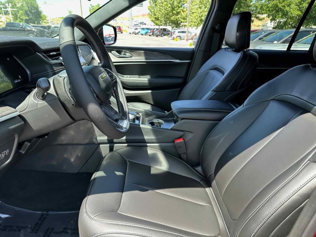 new 2025 Jeep Grand Cherokee car, priced at $45,397