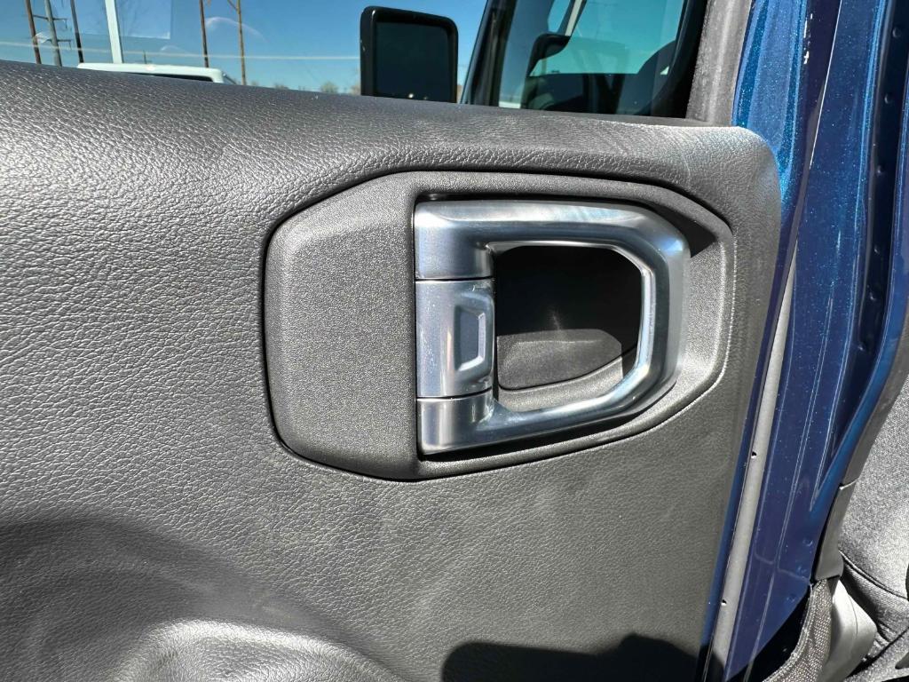 new 2025 Jeep Gladiator car, priced at $48,682