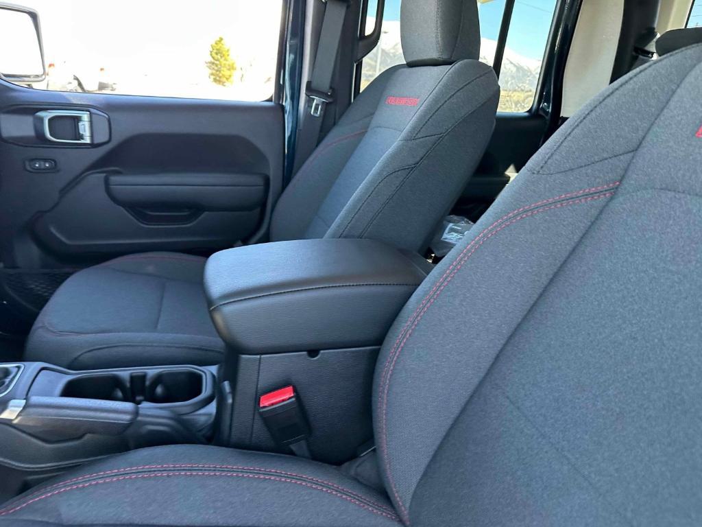new 2025 Jeep Gladiator car, priced at $48,682