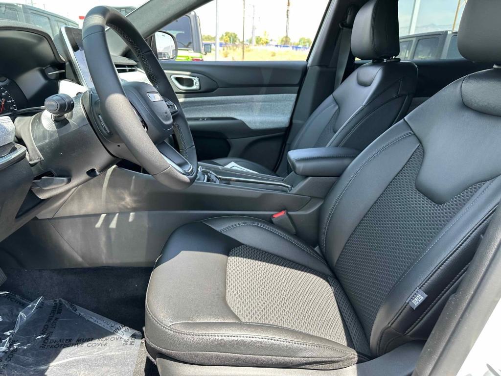 new 2025 Jeep Compass car, priced at $27,718