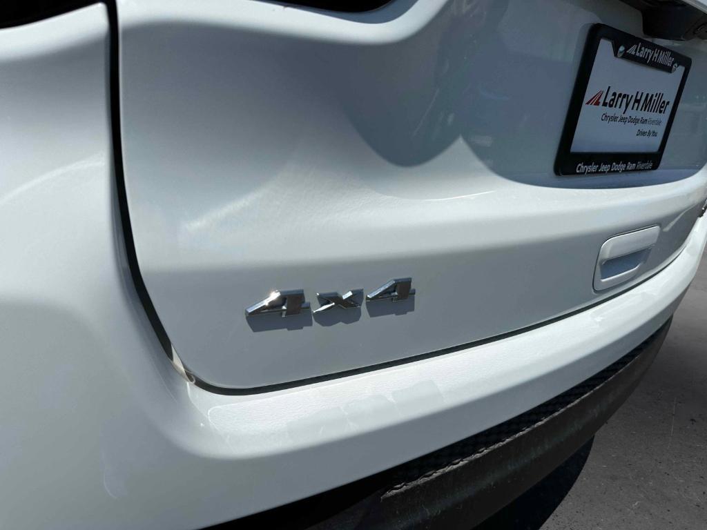 new 2025 Jeep Compass car, priced at $27,718