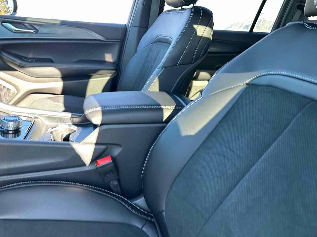 new 2025 Jeep Grand Cherokee L car, priced at $44,213