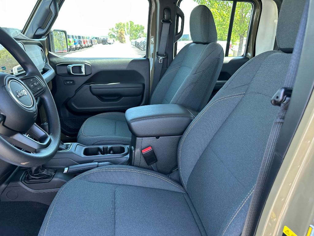 new 2025 Jeep Gladiator car, priced at $39,623