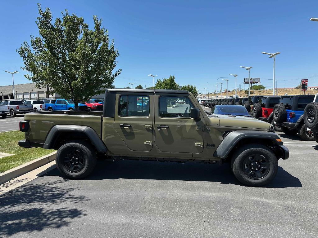 new 2025 Jeep Gladiator car, priced at $39,623