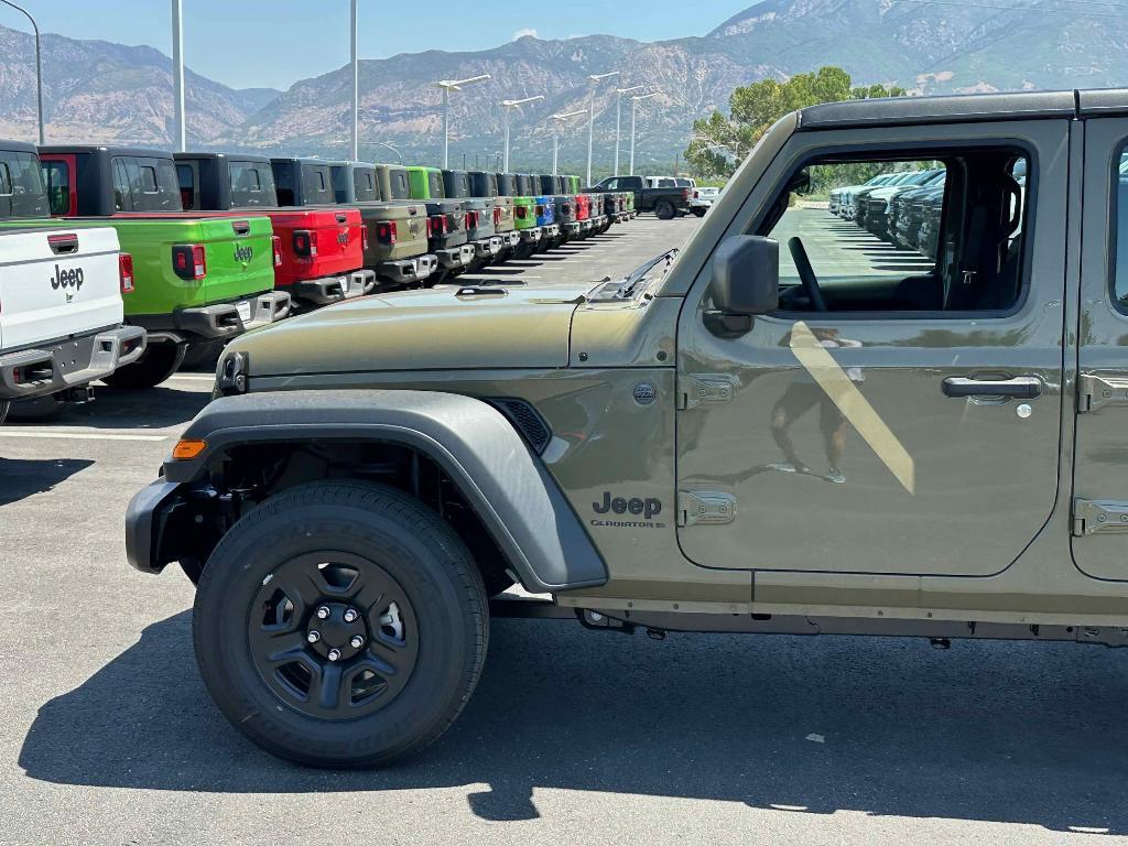 new 2025 Jeep Gladiator car, priced at $39,623