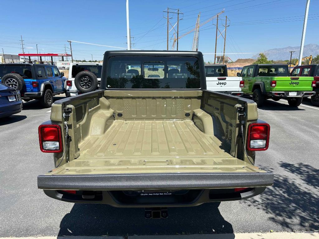 new 2025 Jeep Gladiator car, priced at $39,623