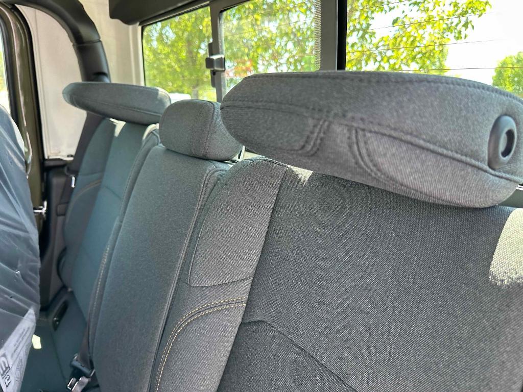 new 2025 Jeep Gladiator car, priced at $39,623