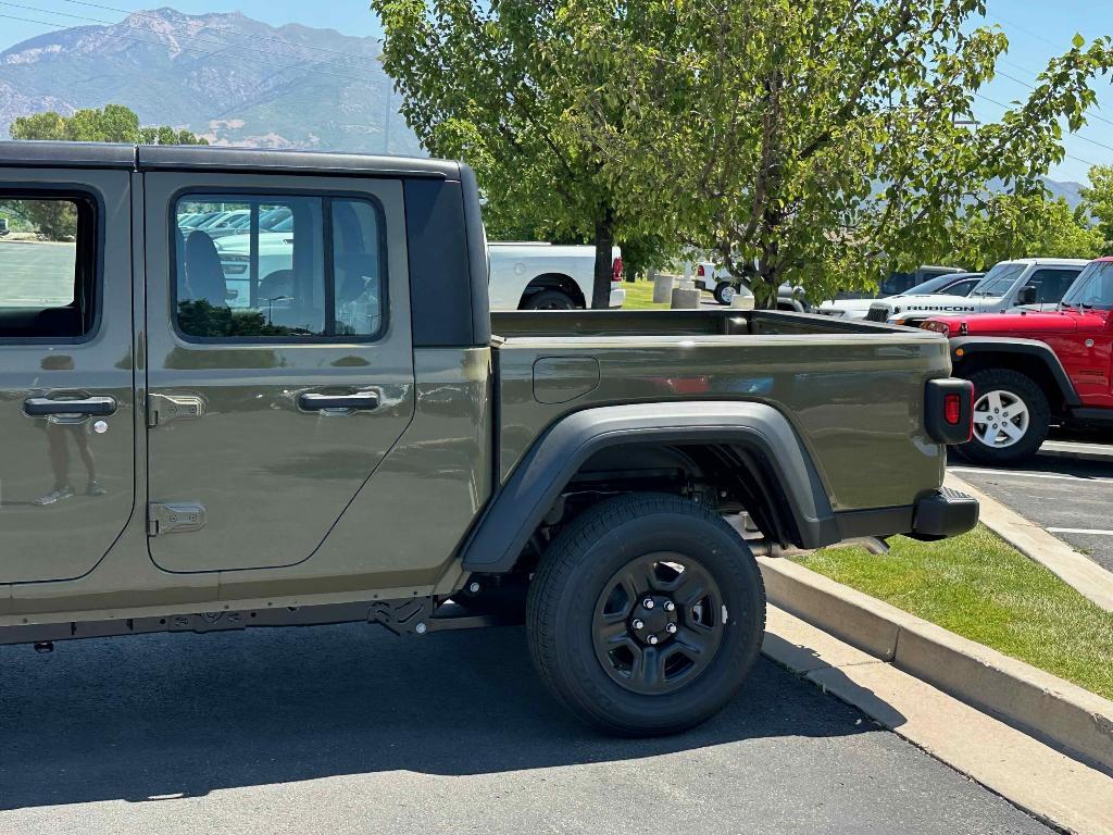 new 2025 Jeep Gladiator car, priced at $39,623