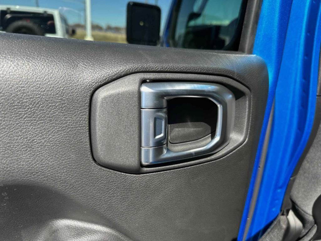 new 2025 Jeep Wrangler car, priced at $63,757