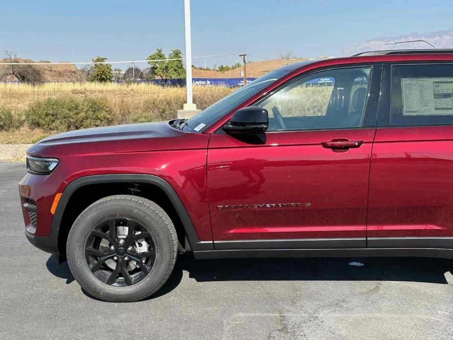 new 2025 Jeep Grand Cherokee car, priced at $43,789