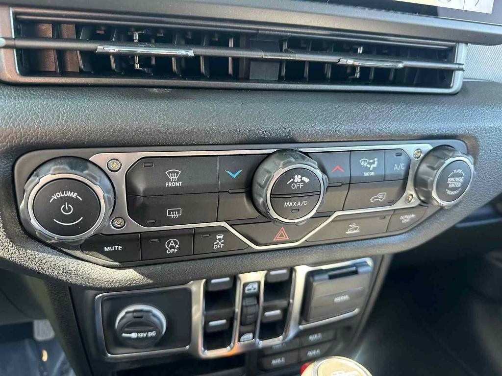 new 2025 Jeep Gladiator car, priced at $42,123