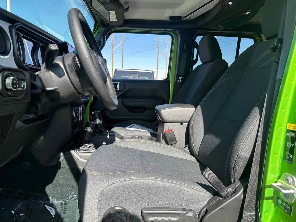 new 2025 Jeep Gladiator car, priced at $42,123