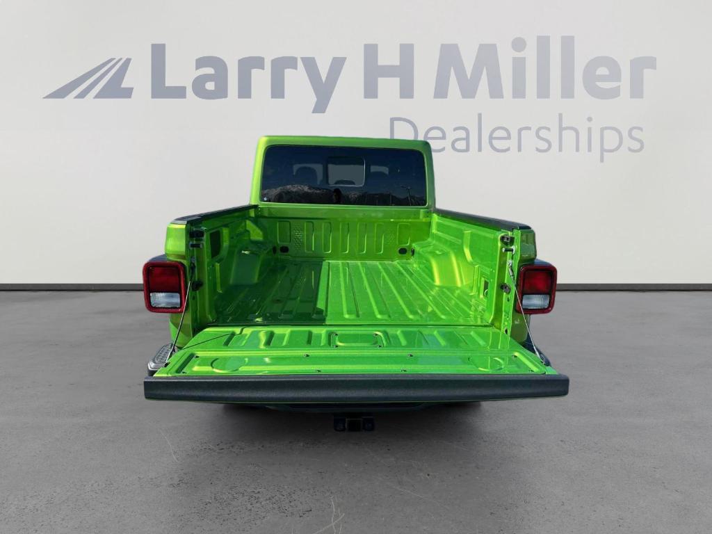 new 2025 Jeep Gladiator car, priced at $42,123