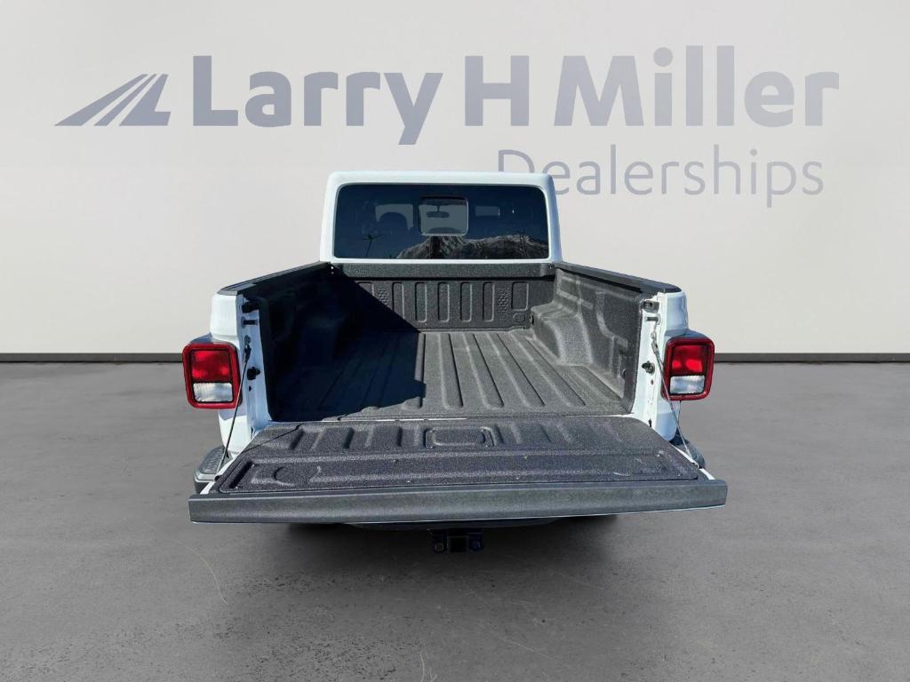 new 2025 Jeep Gladiator car, priced at $42,087