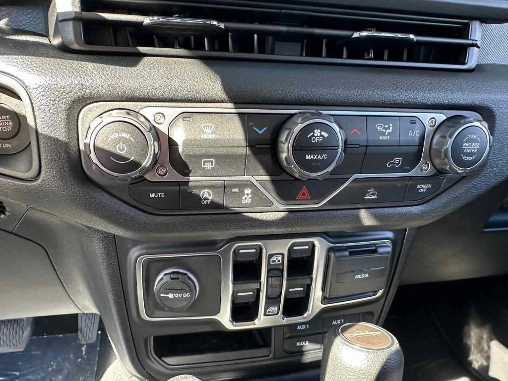 new 2025 Jeep Gladiator car, priced at $42,087