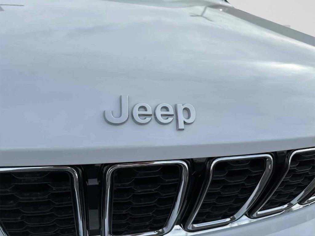 new 2025 Jeep Grand Cherokee L car, priced at $45,372