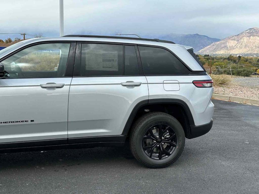 new 2025 Jeep Grand Cherokee car, priced at $43,789