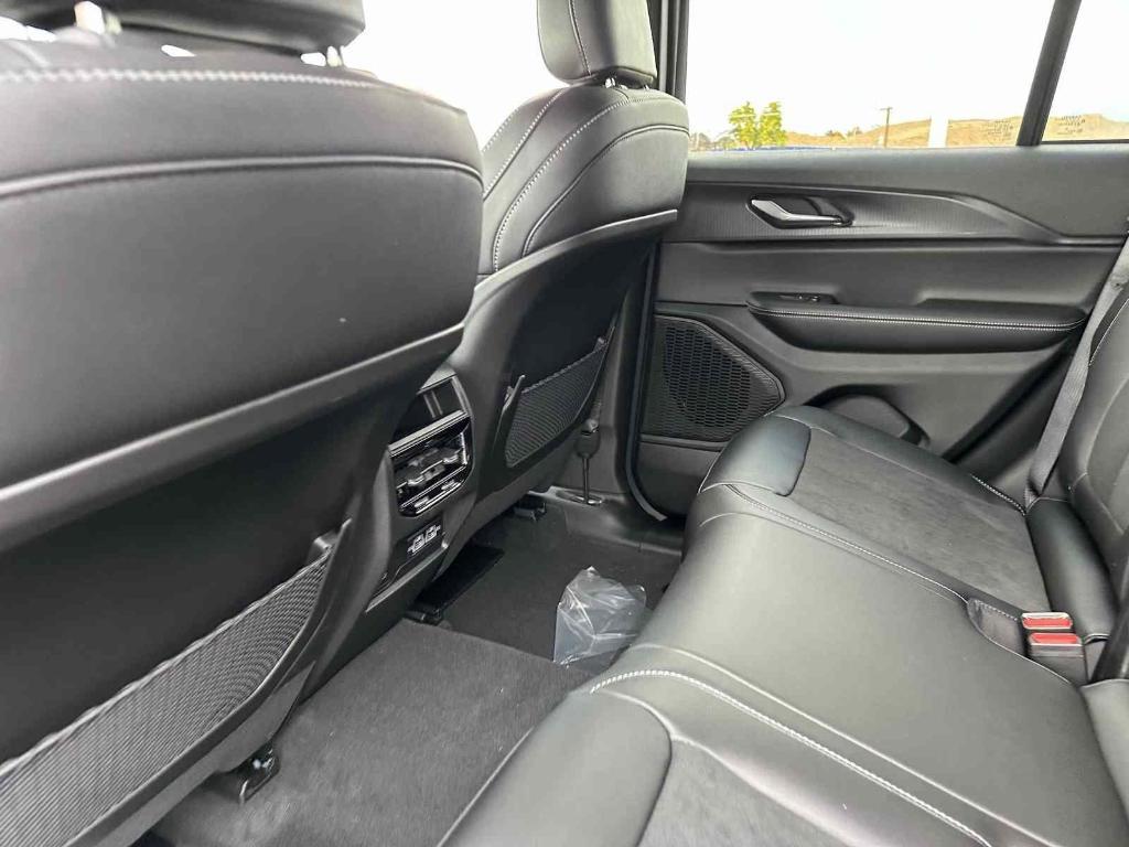 new 2025 Jeep Grand Cherokee car, priced at $42,789