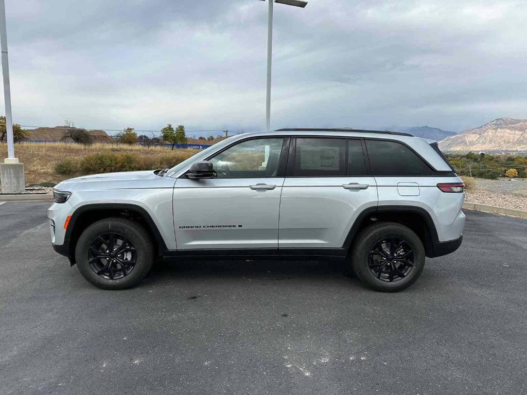 new 2025 Jeep Grand Cherokee car, priced at $43,789