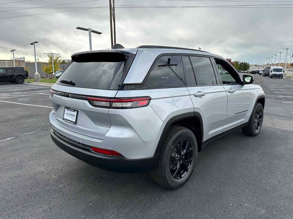 new 2025 Jeep Grand Cherokee car, priced at $43,789