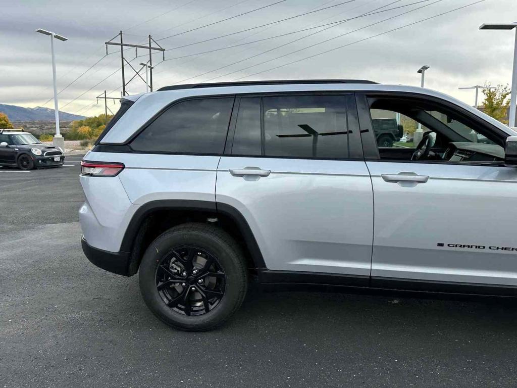 new 2025 Jeep Grand Cherokee car, priced at $43,789