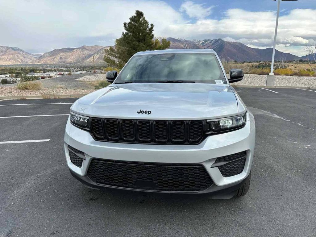 new 2025 Jeep Grand Cherokee car, priced at $43,789