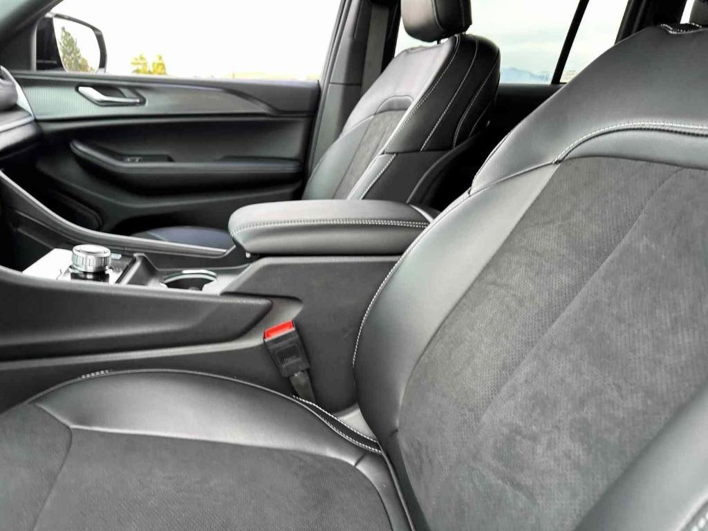 new 2025 Jeep Grand Cherokee car, priced at $42,789
