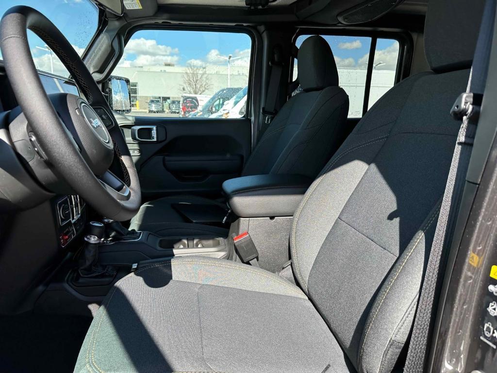 new 2025 Jeep Gladiator car, priced at $46,493