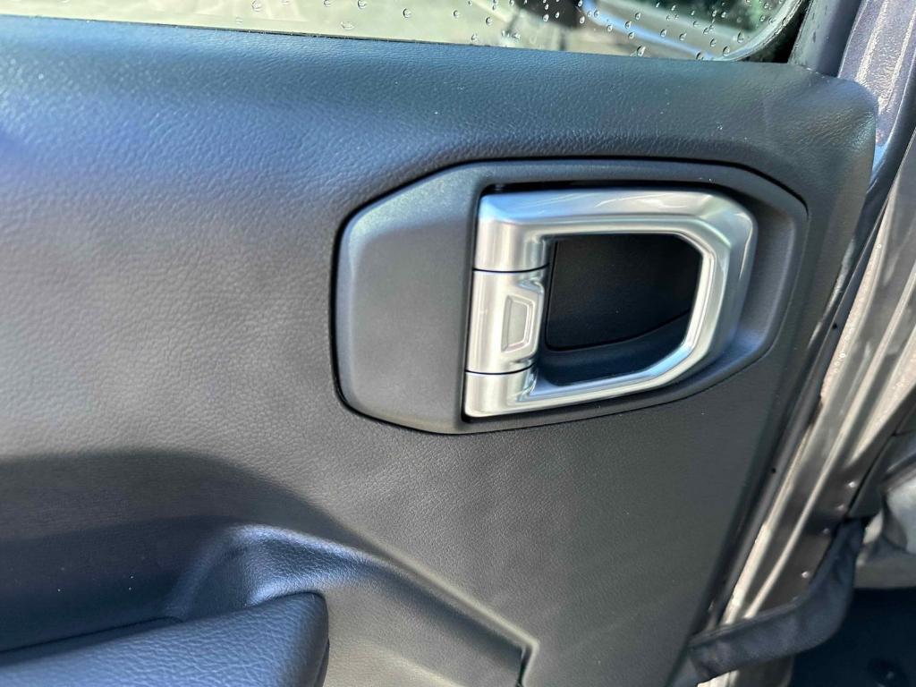 new 2025 Jeep Gladiator car, priced at $48,077