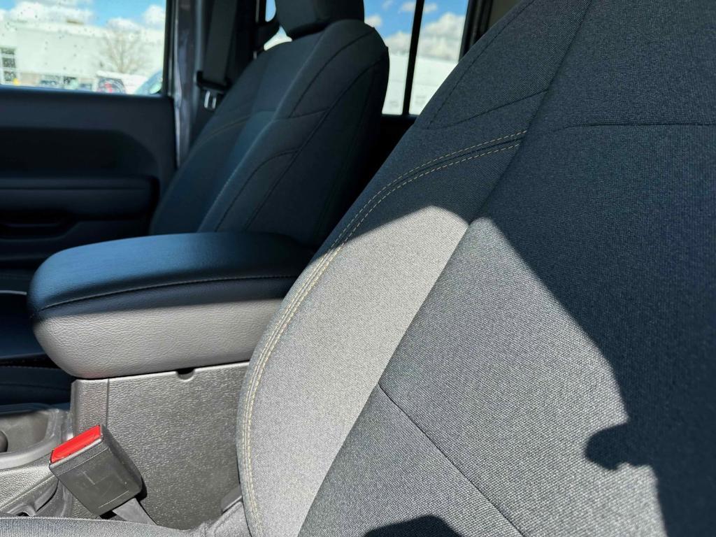 new 2025 Jeep Gladiator car, priced at $48,077