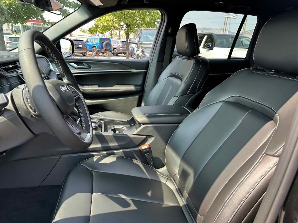 new 2025 Jeep Grand Cherokee car, priced at $46,350