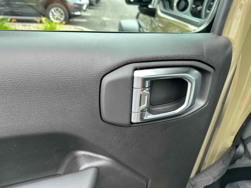 new 2025 Jeep Gladiator car, priced at $39,356