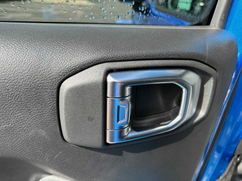 new 2025 Jeep Gladiator car, priced at $48,077