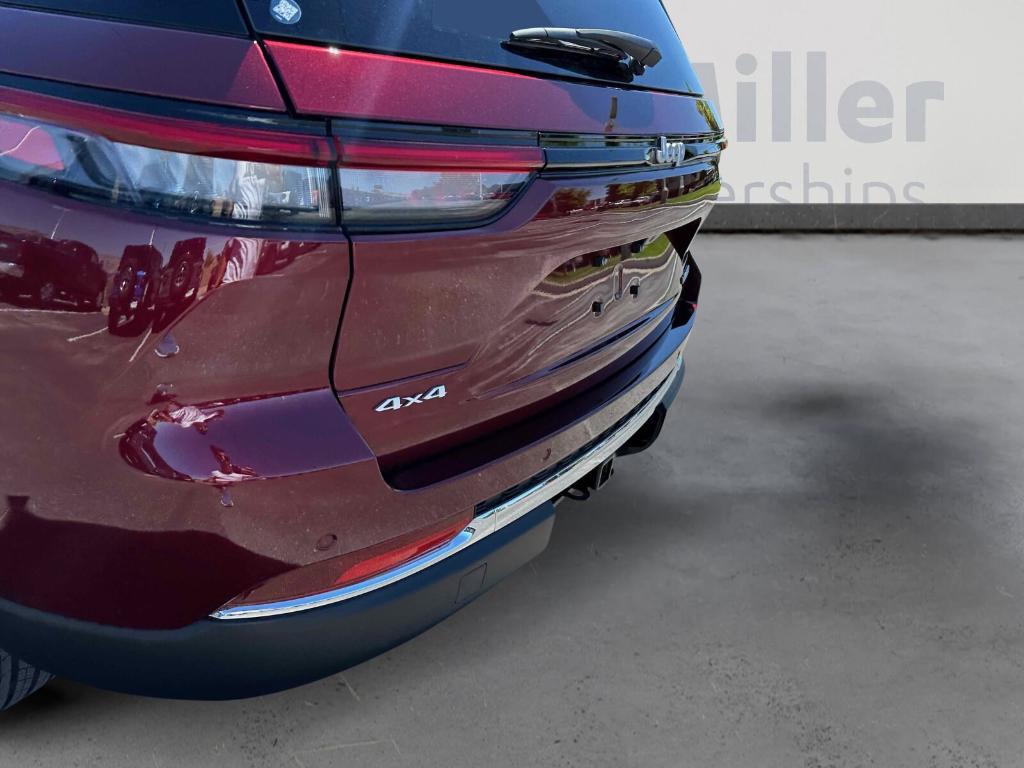 new 2025 Jeep Grand Cherokee car, priced at $43,897