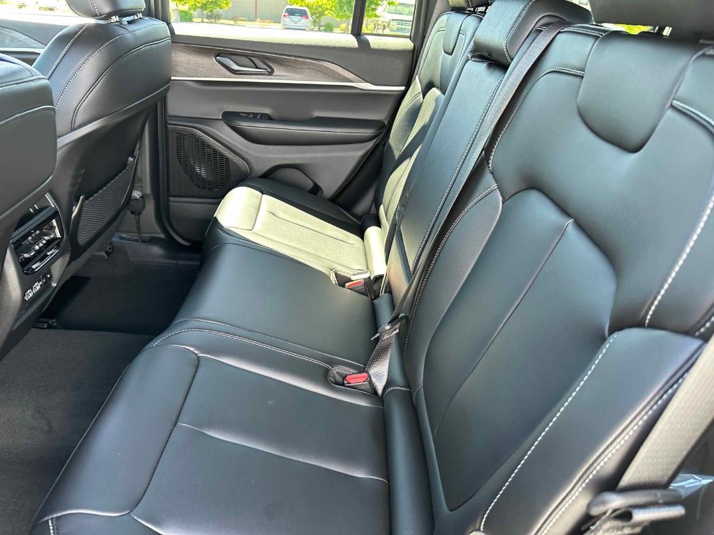 new 2025 Jeep Grand Cherokee car, priced at $43,897
