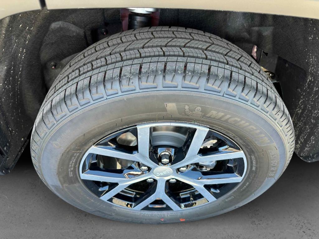 new 2025 Jeep Grand Cherokee car, priced at $43,897