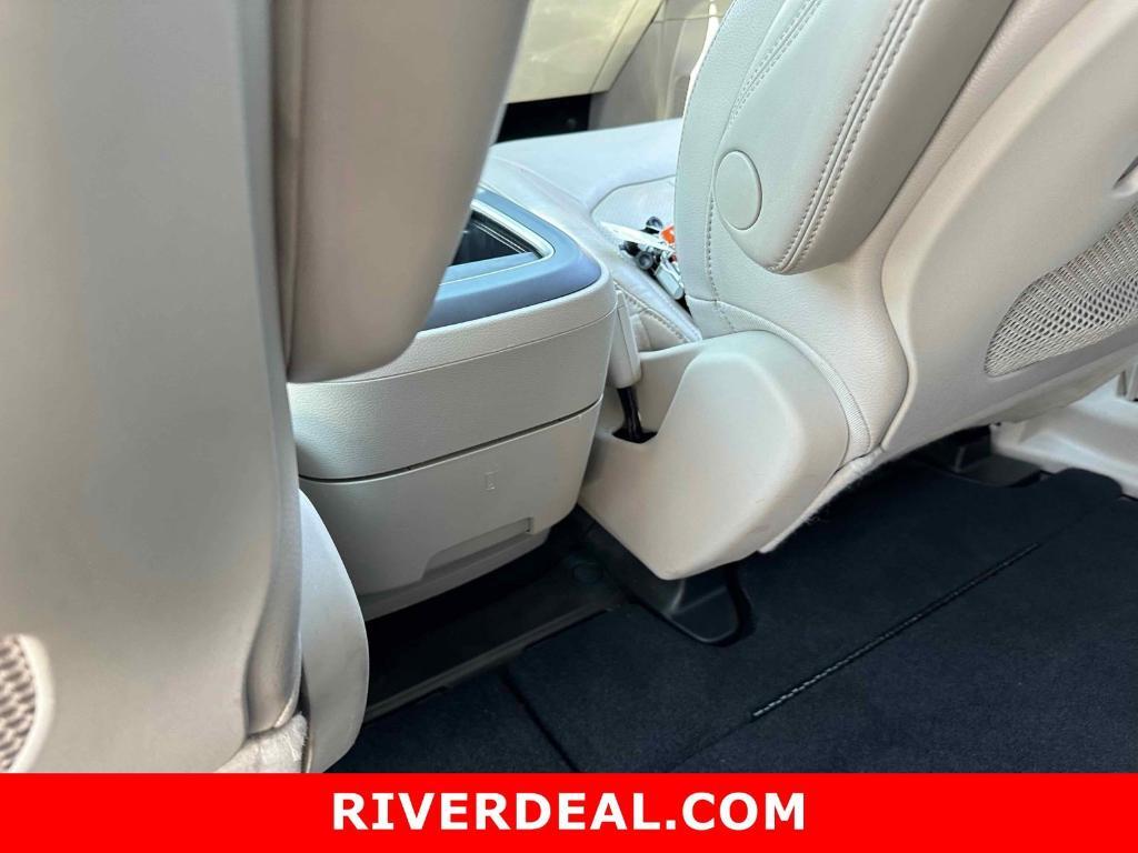 used 2021 Chrysler Pacifica car, priced at $23,000