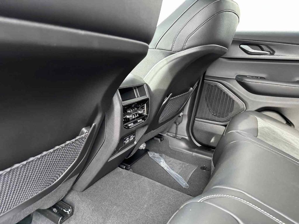 new 2025 Jeep Grand Cherokee car, priced at $40,775