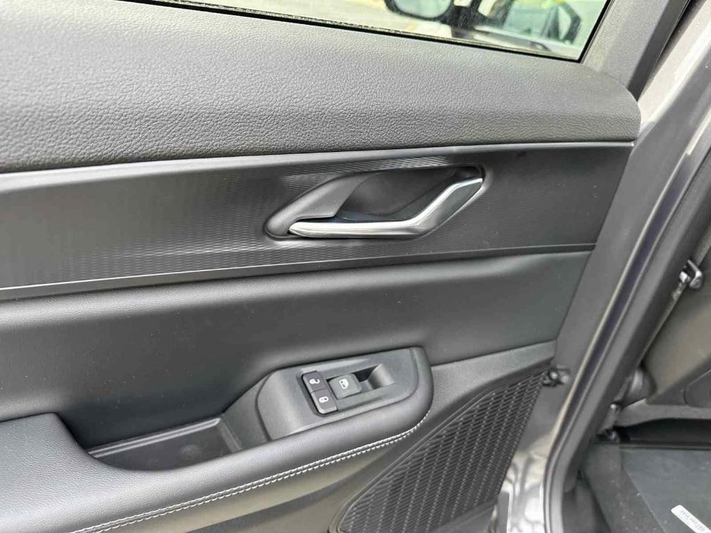 new 2025 Jeep Grand Cherokee car, priced at $40,775