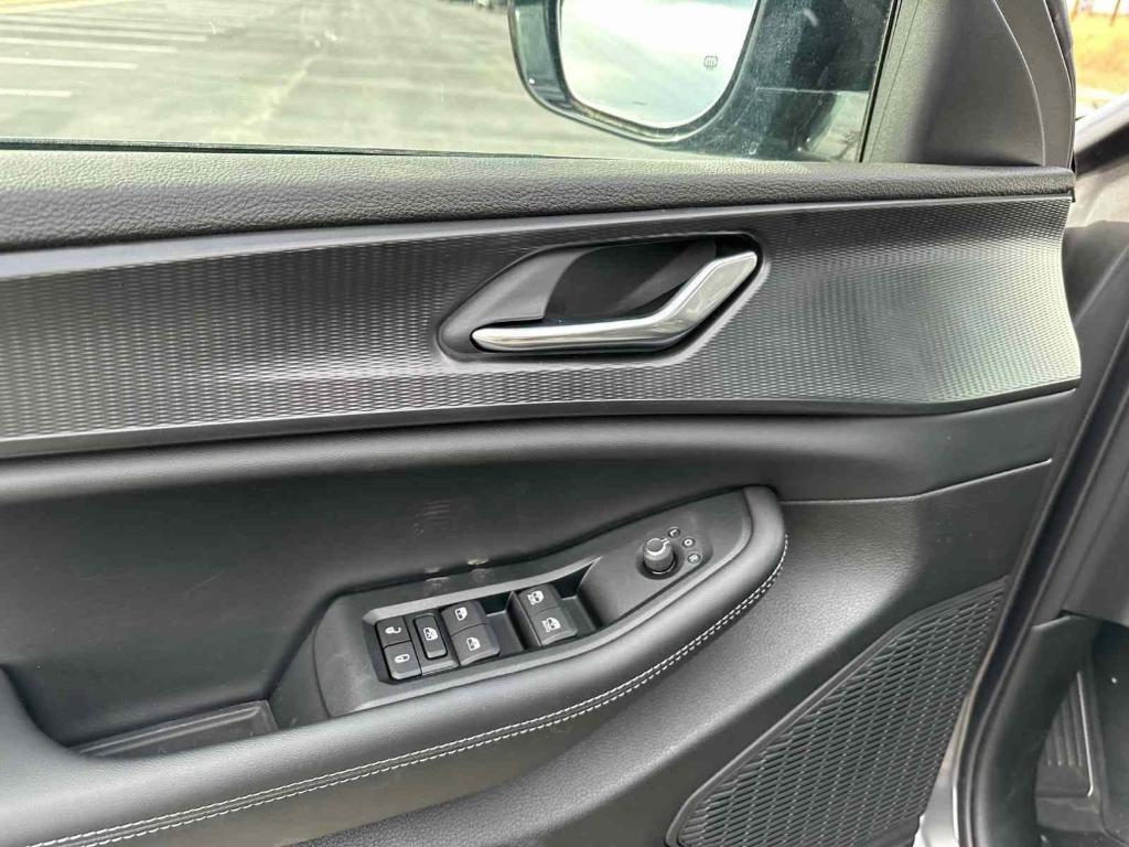 new 2025 Jeep Grand Cherokee car, priced at $40,775