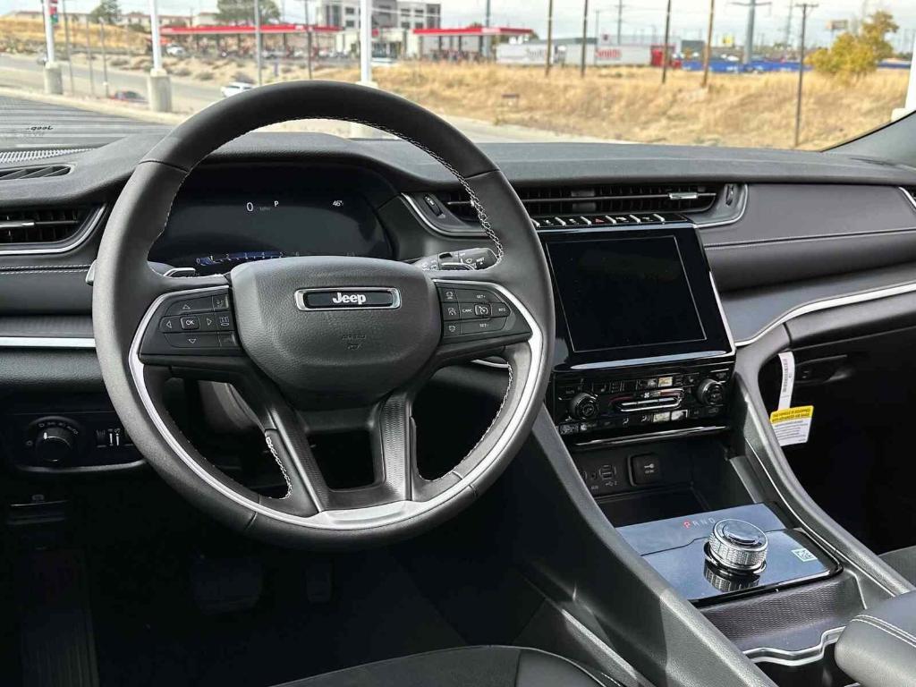 new 2025 Jeep Grand Cherokee car, priced at $40,775