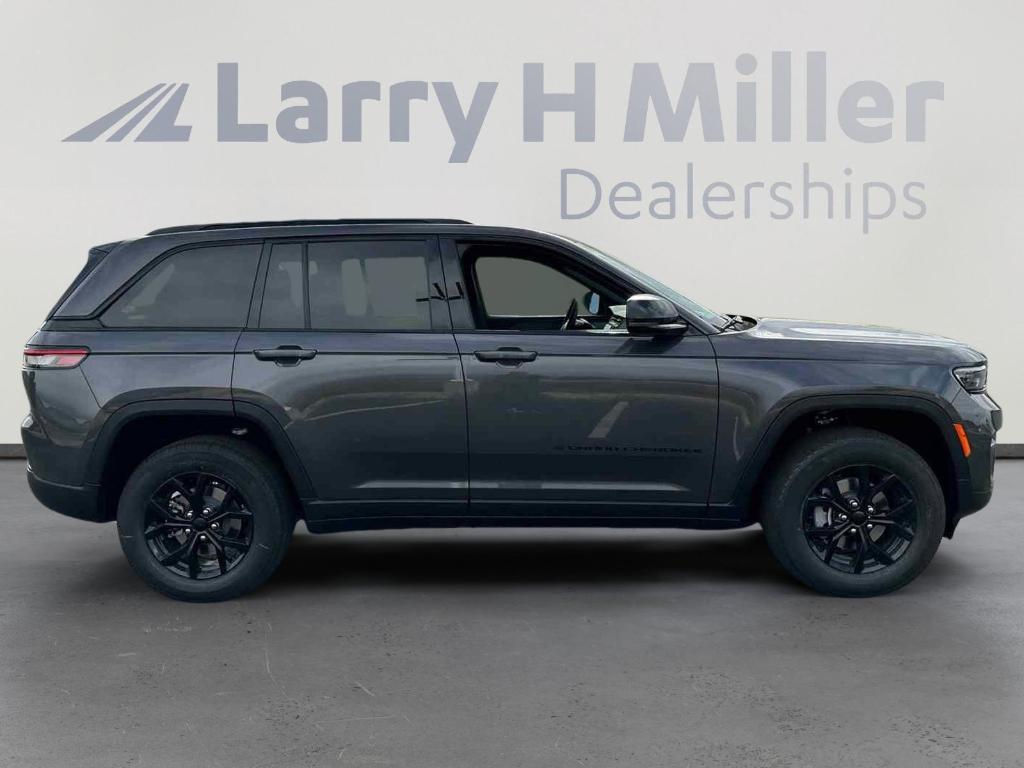 new 2025 Jeep Grand Cherokee car, priced at $40,775