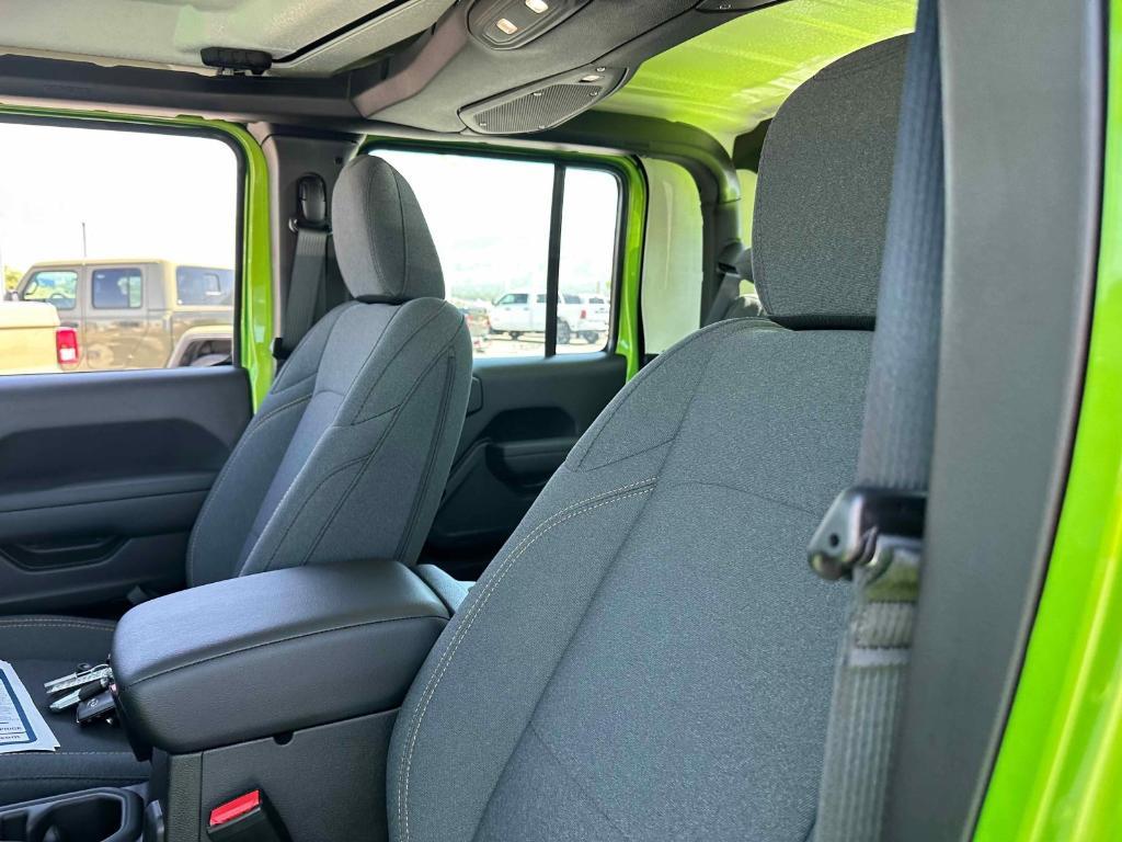 new 2025 Jeep Gladiator car, priced at $39,623